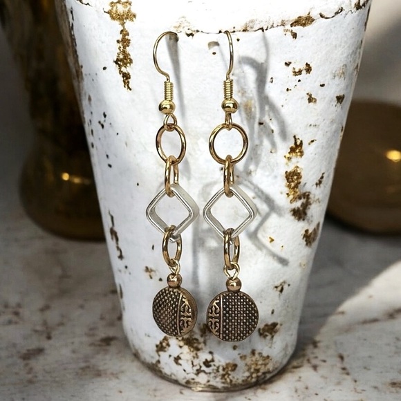 5 For $25💫Long Antique Gold Dangles Earrings - Picture 1 of 4